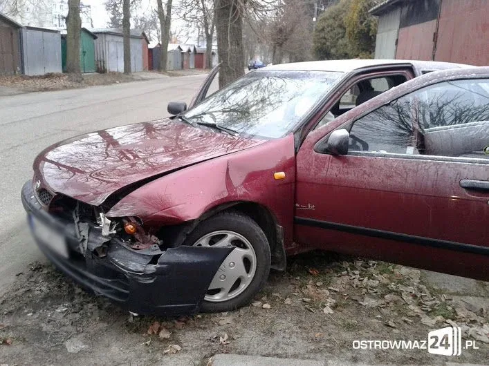 Kolizja na ul. Lipowej w Ostrowi Maz. (zdjęcia, wideo)