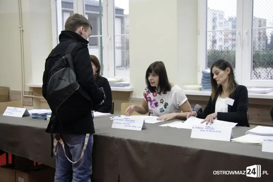 Ostrowiacy poszli do urn wyborczych (zdjęcia)