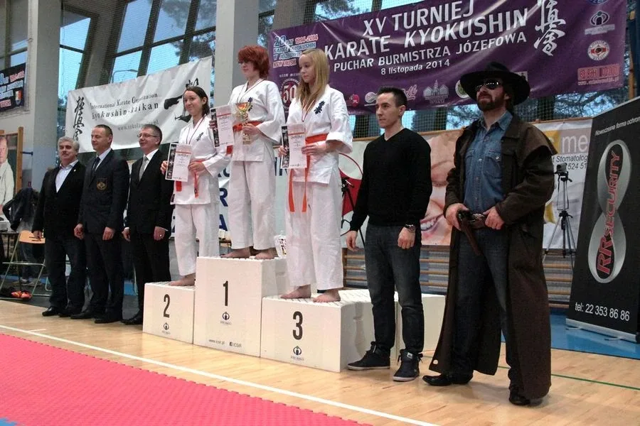 11 medali ostrowskich karateków w Józefowie (zdjęcia)