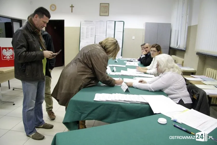 Ostrowiacy poszli do urn wyborczych (zdjęcia)