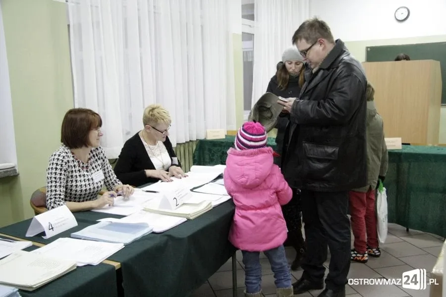 Ostrowiacy poszli do urn wyborczych (zdjęcia)