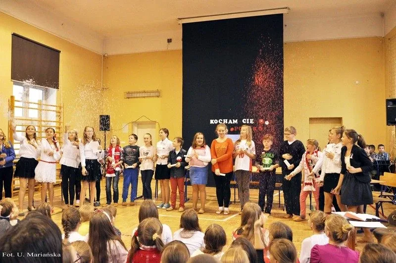 'Kocham Cię Polsko' w ostrowskiej szkole (zdjęcia)
