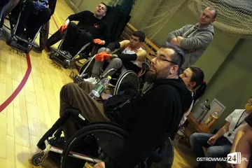 Sparing rugbystów na wózkach (zdjęcia)
