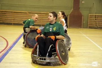 Sparing rugbystów na wózkach (zdjęcia)