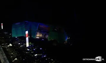 Kolizja w Stoku. Samochód wylądował w rowie (zdjęcia)