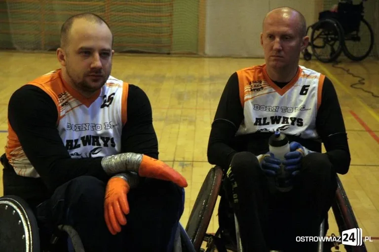 Sparing rugbystów na wózkach (zdjęcia)