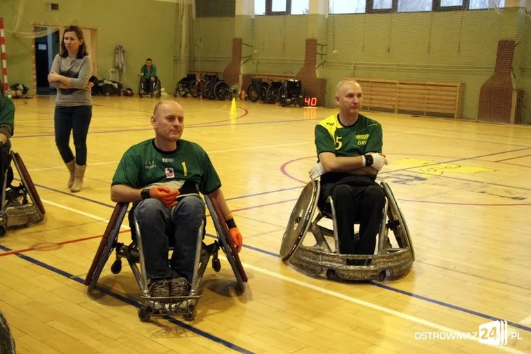 Sparing rugbystów na wózkach (zdjęcia)