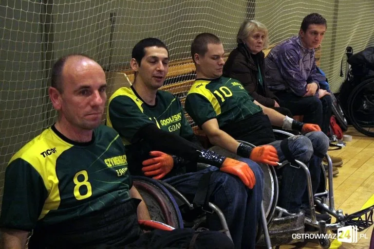 Sparing rugbystów na wózkach (zdjęcia)