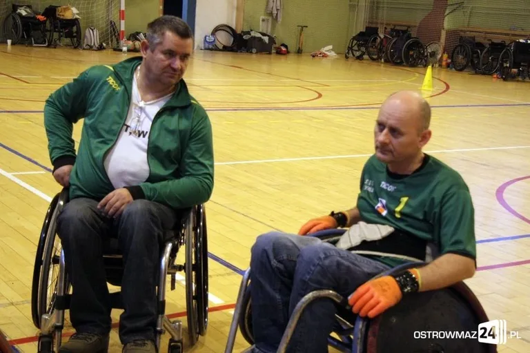 Sparing rugbystów na wózkach (zdjęcia)