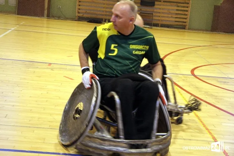 Sparing rugbystów na wózkach (zdjęcia)