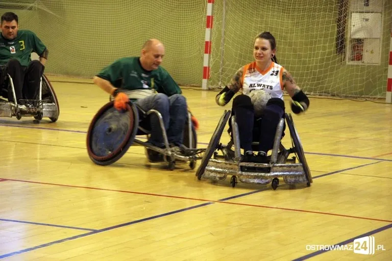 Sparing rugbystów na wózkach (zdjęcia)