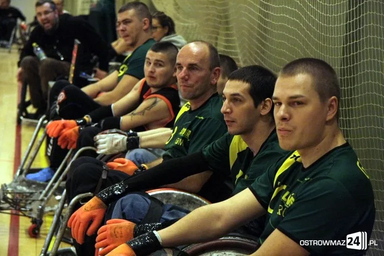 Sparing rugbystów na wózkach (zdjęcia)