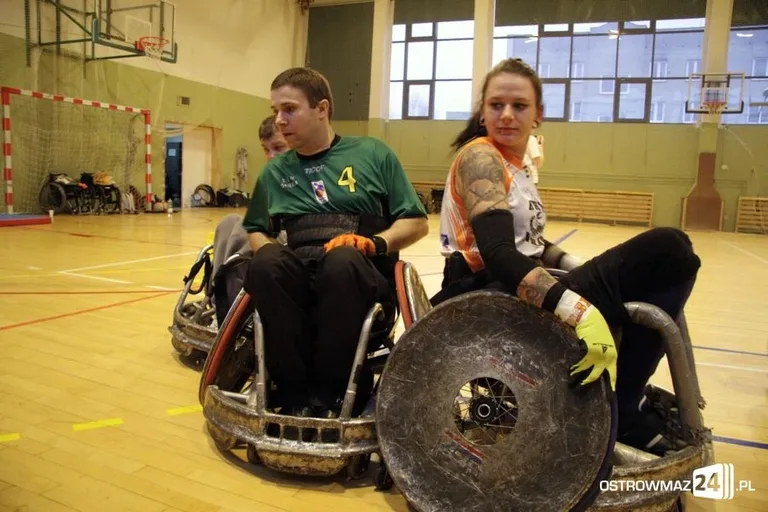 Sparing rugbystów na wózkach (zdjęcia)