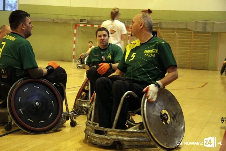 Sparing rugbystów na wózkach (zdjęcia)