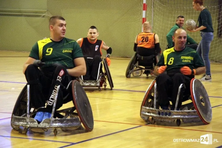 Sparing rugbystów na wózkach (zdjęcia)
