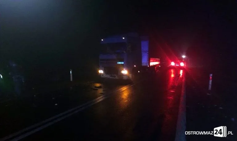 Kolizja w Stoku. Samochód wylądował w rowie (zdjęcia)