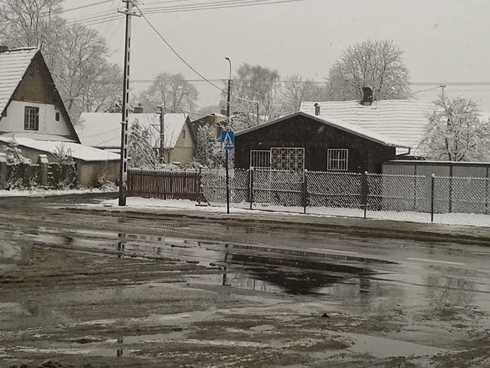 Pierwszy śnieg w Ostrowi Maz. i powiecie (zdjęcia)