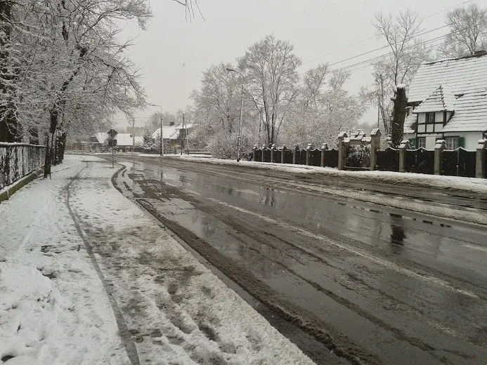 Pierwszy śnieg w Ostrowi Maz. i powiecie (zdjęcia)