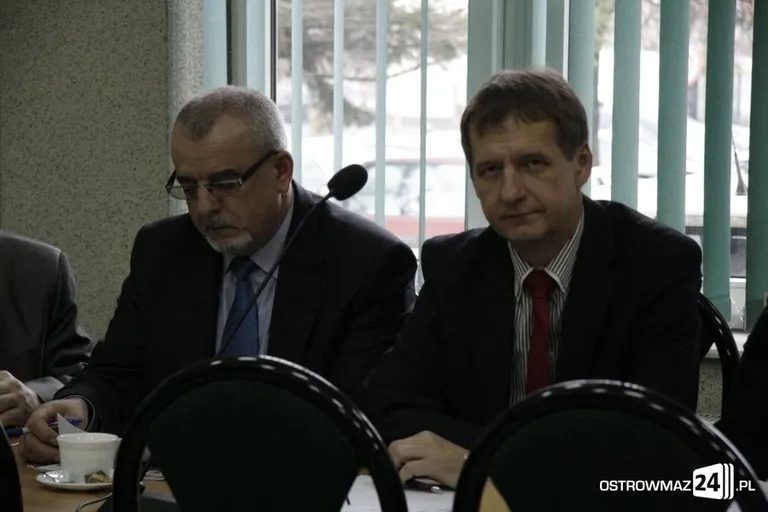 Ostatnia sesja VI kadencji w gminie Ostrów Maz. (zdjęcia)
