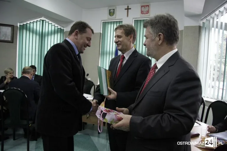 Ostatnia sesja VI kadencji w gminie Ostrów Maz. (zdjęcia)