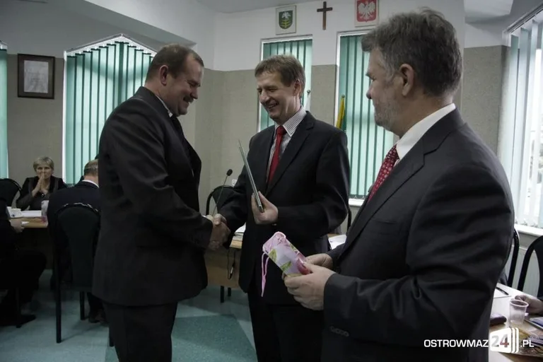 Ostatnia sesja VI kadencji w gminie Ostrów Maz. (zdjęcia)