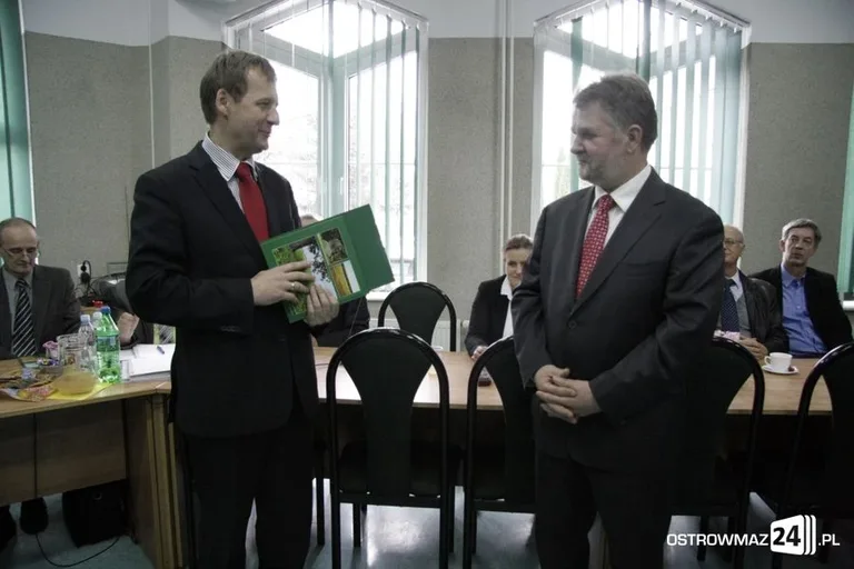 Ostatnia sesja VI kadencji w gminie Ostrów Maz. (zdjęcia)