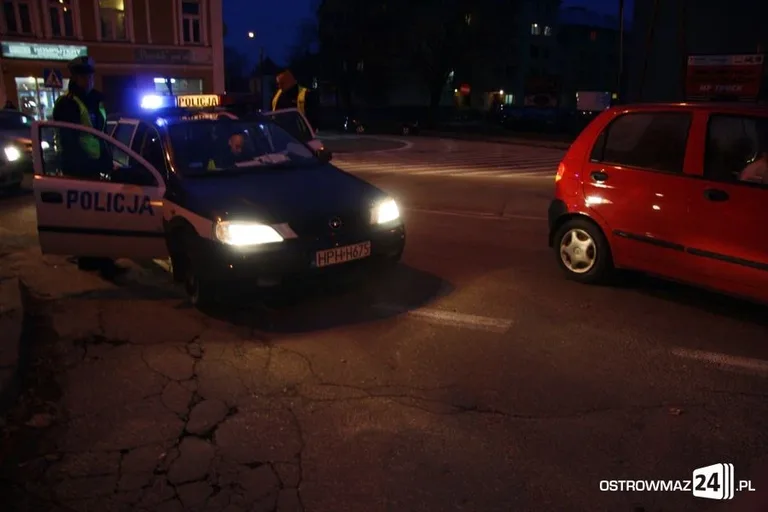 Kolizja opla i daewoo przy sądzie (zdjęcia)