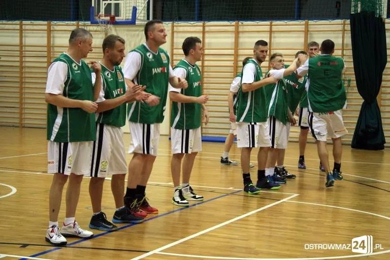 Sokół przegrywa z liderem (zdjęcia)