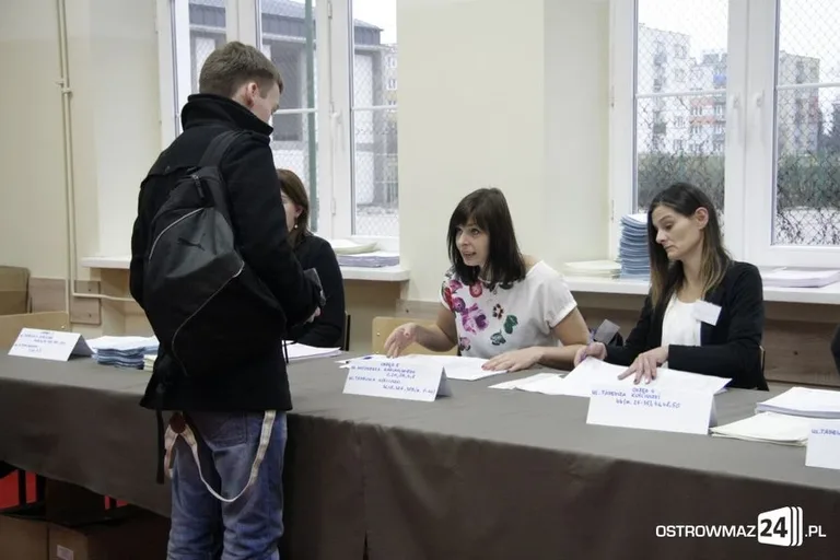 Ostrowiacy poszli do urn wyborczych (zdjęcia)