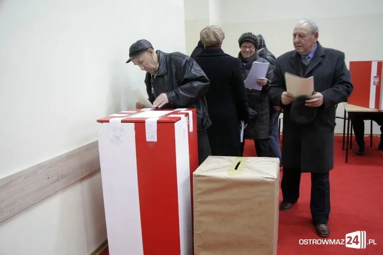 Ostrowiacy poszli do urn wyborczych (zdjęcia)