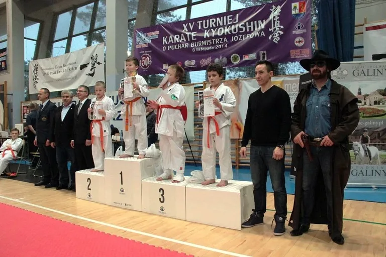 11 medali ostrowskich karateków w Józefowie (zdjęcia)