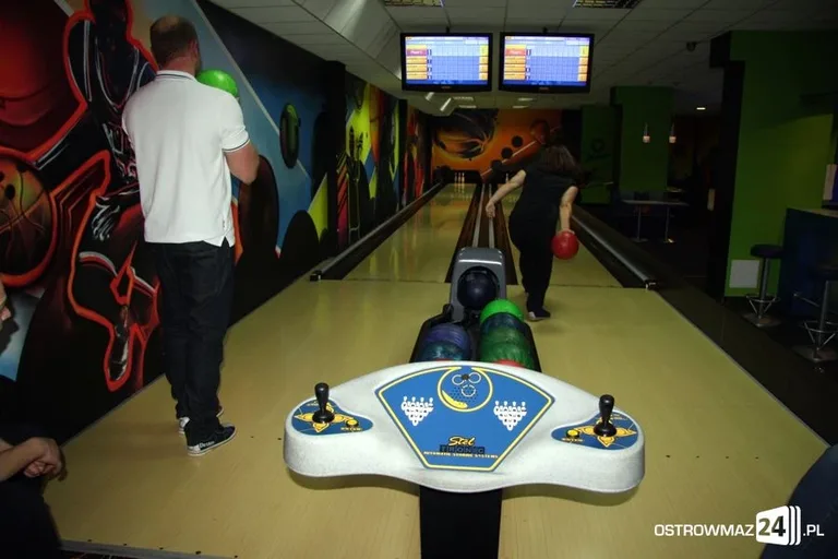 Ruszyły zakładówki bowlingowe (zdjęcia)