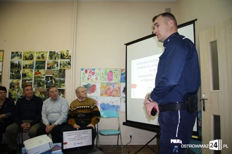 Ostrowski policjant szkolił seniorów (zdjęcia)