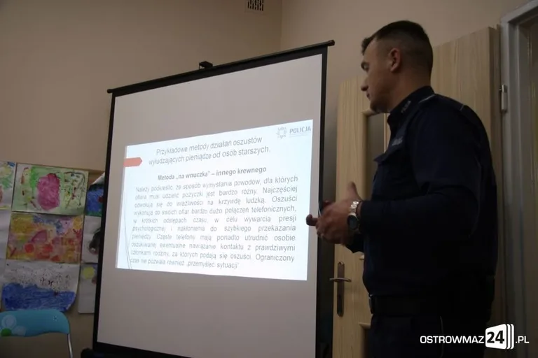 Ostrowski policjant szkolił seniorów (zdjęcia)