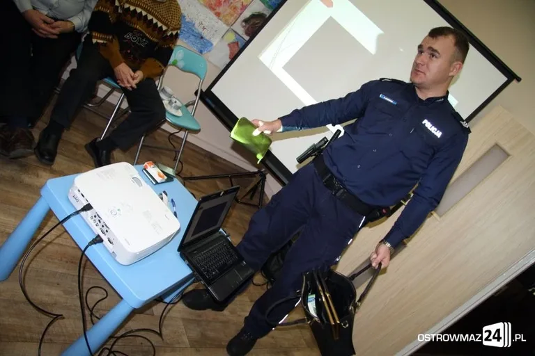 Ostrowski policjant szkolił seniorów (zdjęcia)