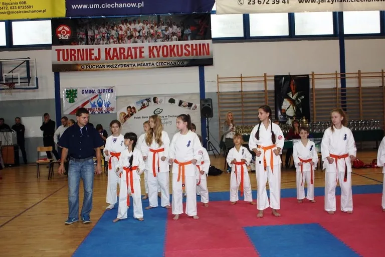 Dziewięć medali ostrowskich karateków (zdjęcia)