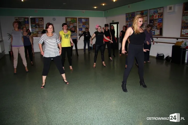 Burleska w ostrowskim domu kultury (zdjęcia)