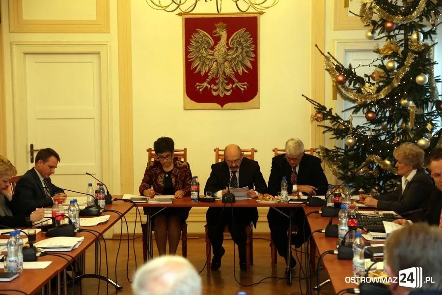 Radni jednogłośnie uchwalili budżet (zdjęcia, wideo)