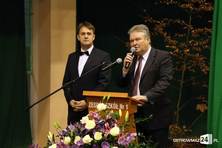 Uczniowie z powiatu nagrodzeni (zdjęcia, wideo)