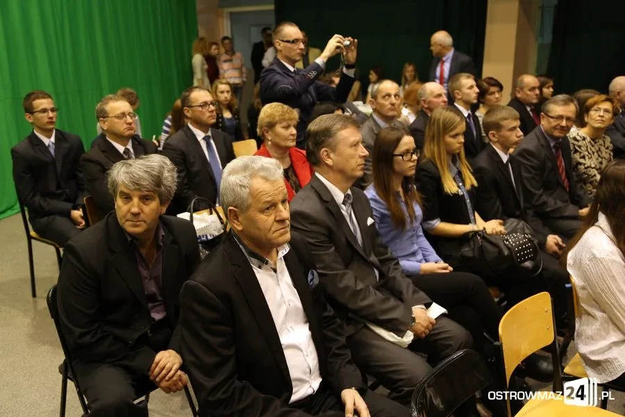 Uczniowie z powiatu nagrodzeni (zdjęcia, wideo)