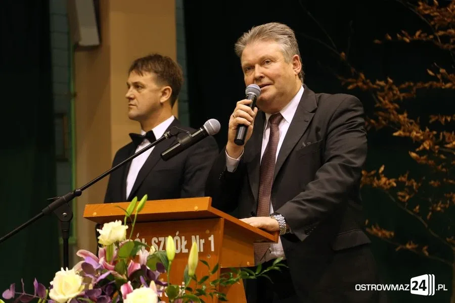 Uczniowie z powiatu nagrodzeni (zdjęcia, wideo)