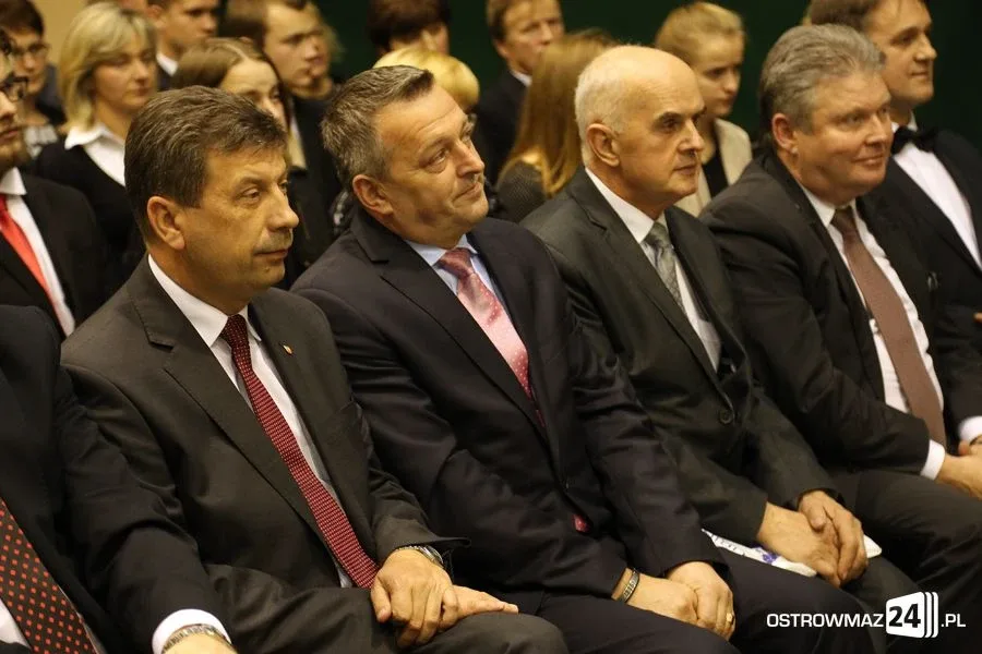 Uczniowie z powiatu nagrodzeni (zdjęcia, wideo)