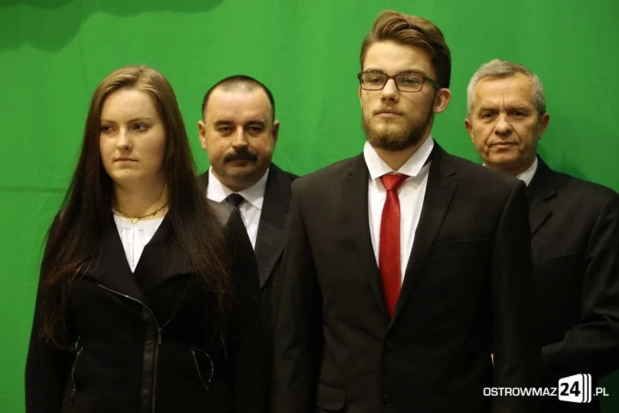 Uczniowie z powiatu nagrodzeni (zdjęcia, wideo)