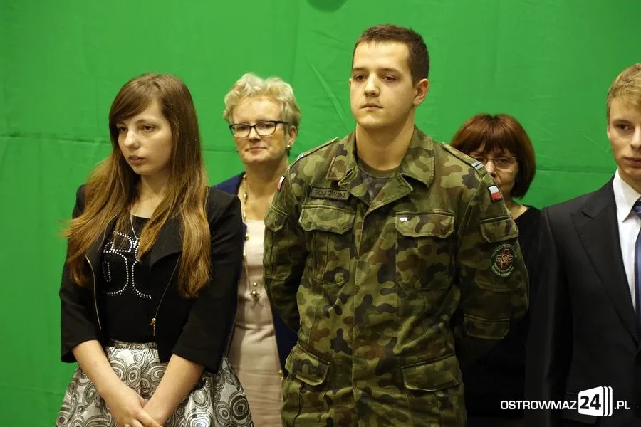 Uczniowie z powiatu nagrodzeni (zdjęcia, wideo)
