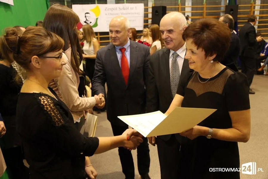 Uczniowie z powiatu nagrodzeni (zdjęcia, wideo)