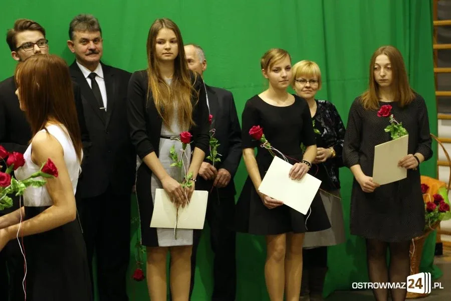 Uczniowie z powiatu nagrodzeni (zdjęcia, wideo)