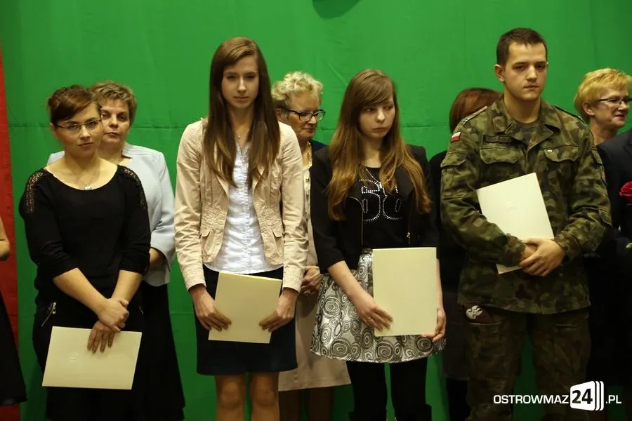 Uczniowie z powiatu nagrodzeni (zdjęcia, wideo)