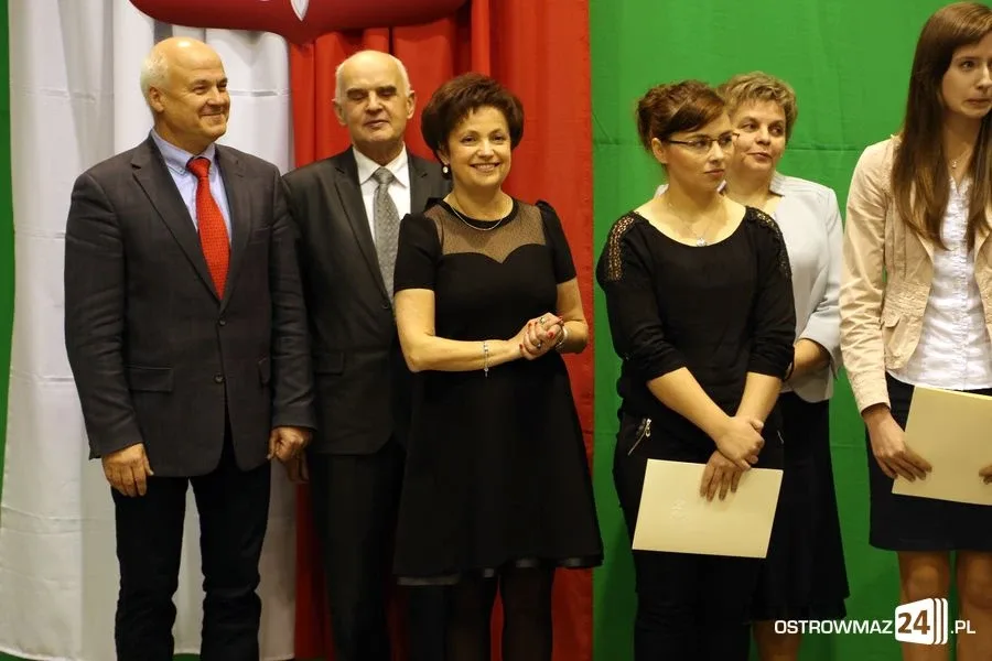 Uczniowie z powiatu nagrodzeni (zdjęcia, wideo)