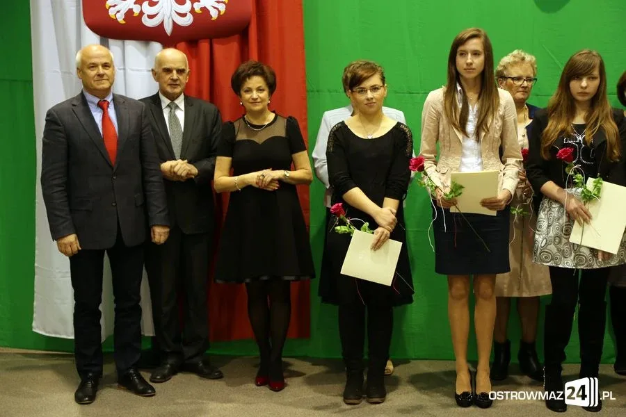 Uczniowie z powiatu nagrodzeni (zdjęcia, wideo)