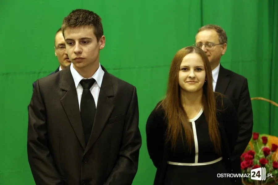 Uczniowie z powiatu nagrodzeni (zdjęcia, wideo)
